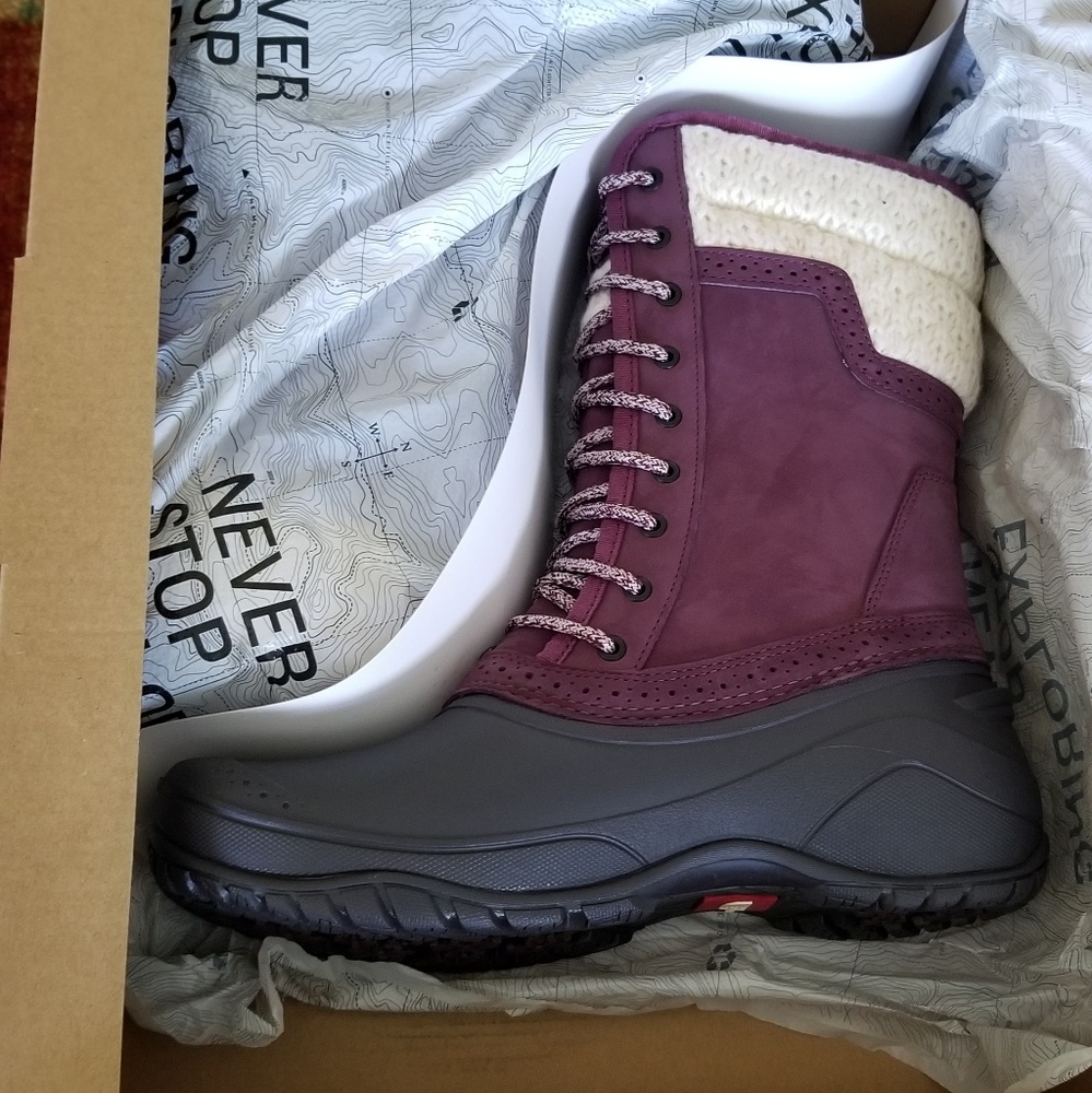 New northface winter boots size 10